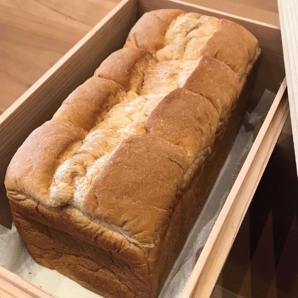 「奇跡の杉」製ブレッドケース